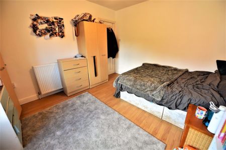 3 bedroom House in Mayville Avenue, Leeds - Photo 3