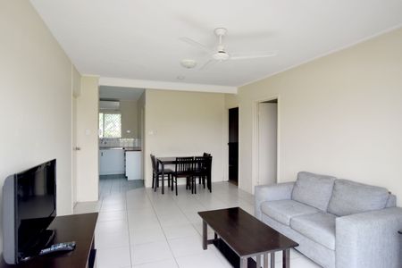 SPECIAL OFFER - SELF CONTAINED APARTMENT - GLADSTONE CBD - Photo 5