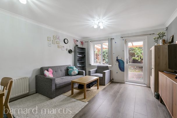 Tanglewood Way, Feltham - Photo 1