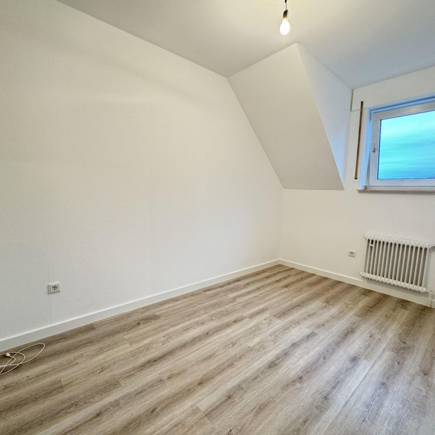 **Zentral gelegene schöne Dachgeschosswohnung mit Balkon in Bocholt!** - Foto 1