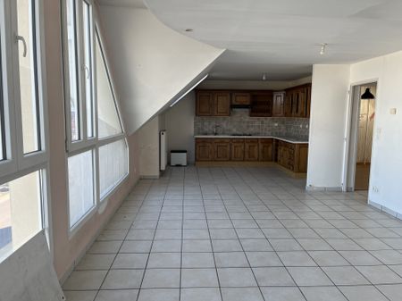 Location Appartement 4 pièces 82m² FOLSCHVILLER 57730 - Photo 2