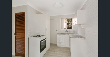 Freshly Refurbished Ground-Floor Unit in Prime Coastal Location - Photo 5