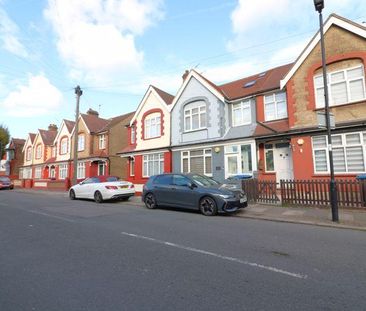 4 bedroom end of terrace house to rent - Photo 4