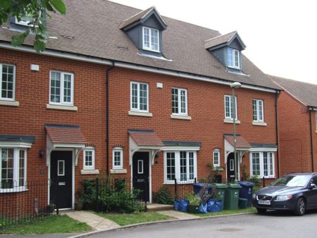 4 bedroom terraced house to rent - Photo 5