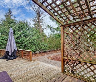 For Lease - 16 Knowles Crescent, Aurora, Ontario - Photo 2