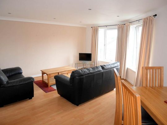 3 bedroom flat to rent - Photo 1