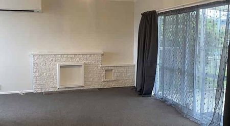 Renovated, easy care home - Photo 4
