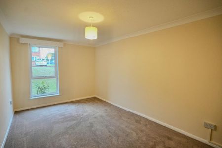 2 bedroom ground floor flat to rent - Photo 3