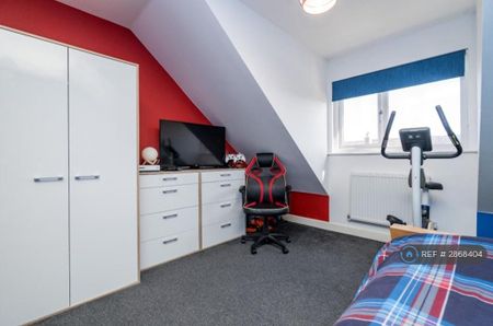 4 bedroom end of terrace house to rent - Photo 3