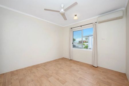 Convenient living close to shops & transport - Photo 3