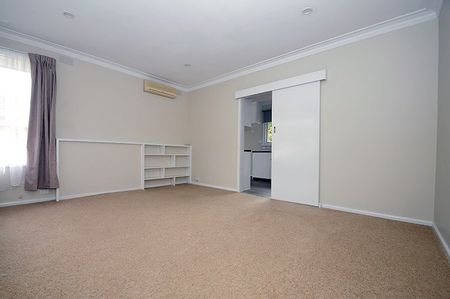 Stylish 3-Bedroom Unit in the Heart of Glen Waverley - Photo 5