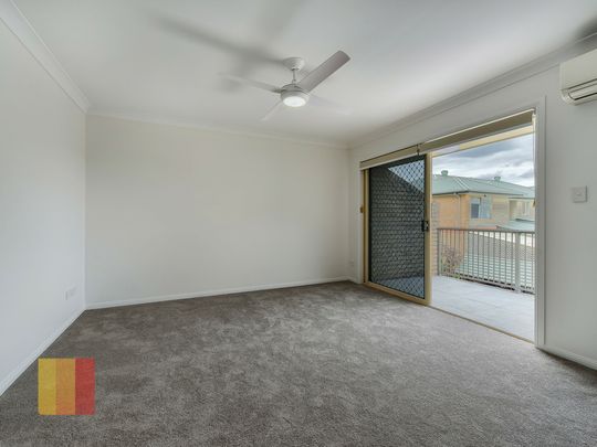 NEWLY RENOVATED 2 BEDROOM TOWNHOUSE - AIR CONDITIONED - Photo 1