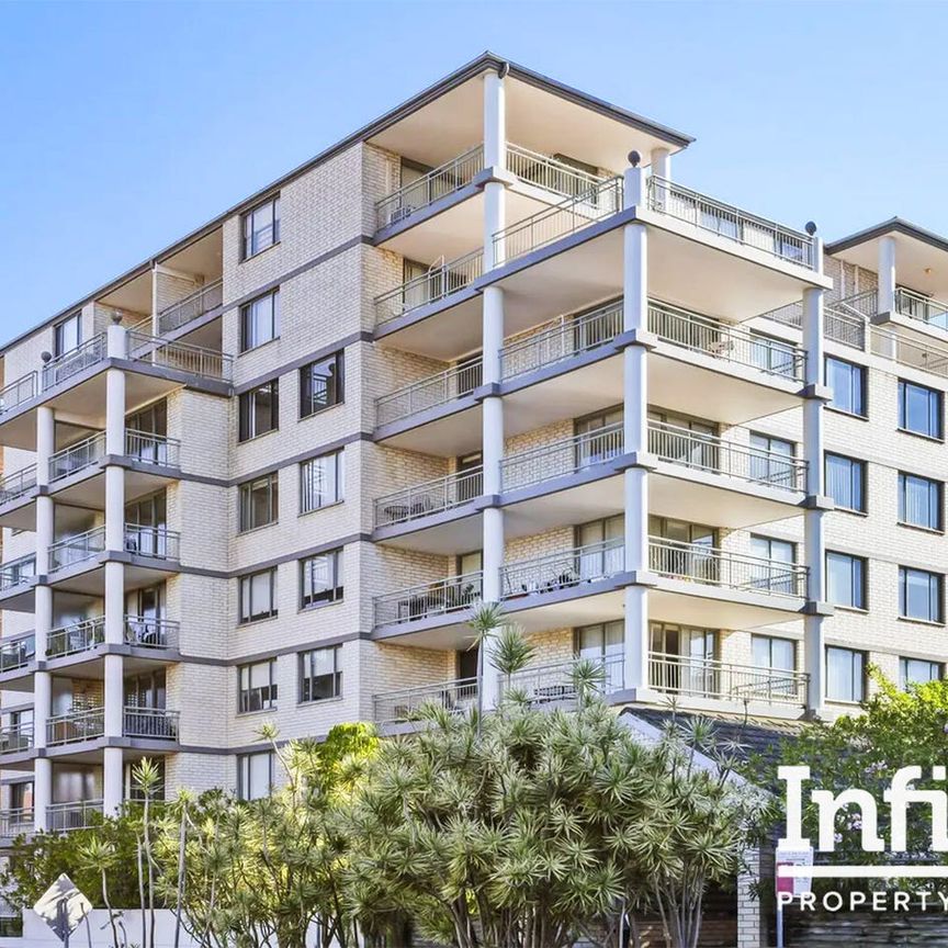 OVERSIZED TWO BEDROOM IN PRIME LOCATION - Photo 1