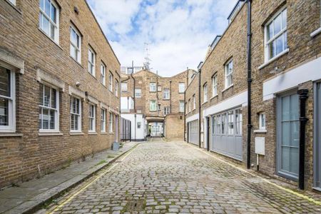 2 bedroom mews to rent - Photo 3