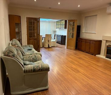 4 Bed Bungalow, Oakwell Drive, M7 - Photo 3