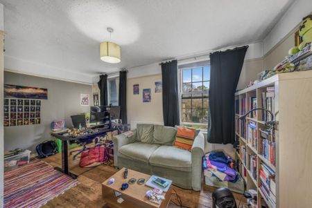 2 bedroom flat to rent - Photo 3