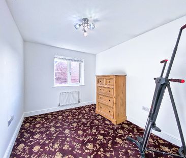 Grant Drive, Church Crookham, Fleet, Hampshire, GU52 - Photo 3