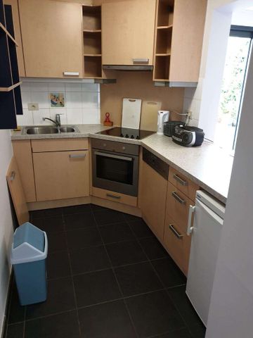 Volledig gemeubeld appartement op het gelijkvloers met privé tuin en terras, in het centrum van Zaventem. - Foto 3