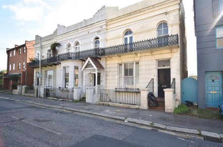 1 bedroom flat to rent - Photo 5