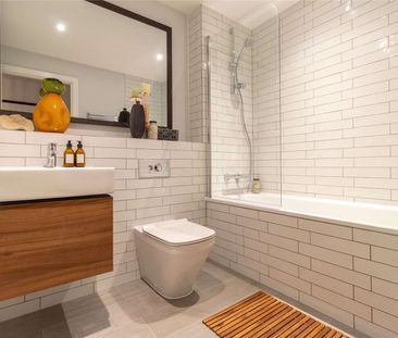 An exemplary apartment, meticulously designed and luxuriously appoi... - Photo 4