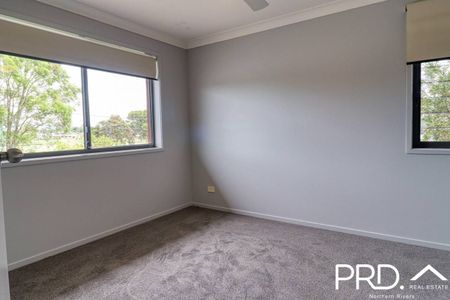 Modern And Spacious Townhouse - Photo 5