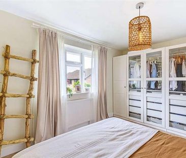 Foxglove Gardens, Guildford, GU4 - Photo 5