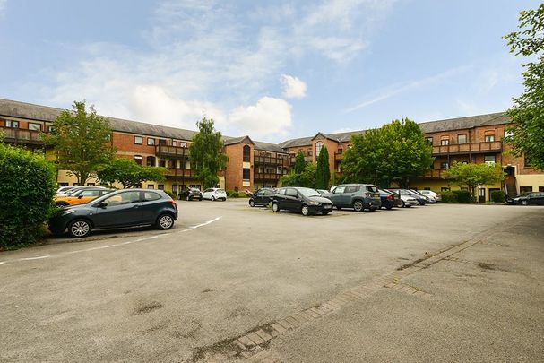 1 Bed Flat, Leen Court, NG7 - Photo 1