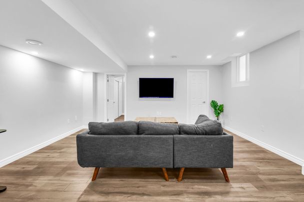 For Lease - 5463 Fudge Terrace Unit# Basement Apt, Mississauga, Ontario - Photo 1