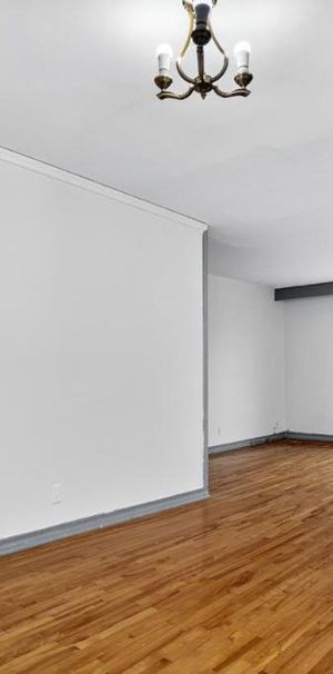 3-bedroom apartment 1200 sqft Perfect spot Lachine Montreal for rent - Photo 1
