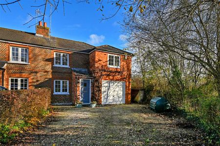 This cottage is a delightful period property located in the heart of the charming village of Waltham St. Lawrence. - Photo 2