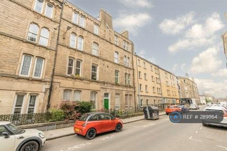 3 bedroom flat to rent - Photo 2