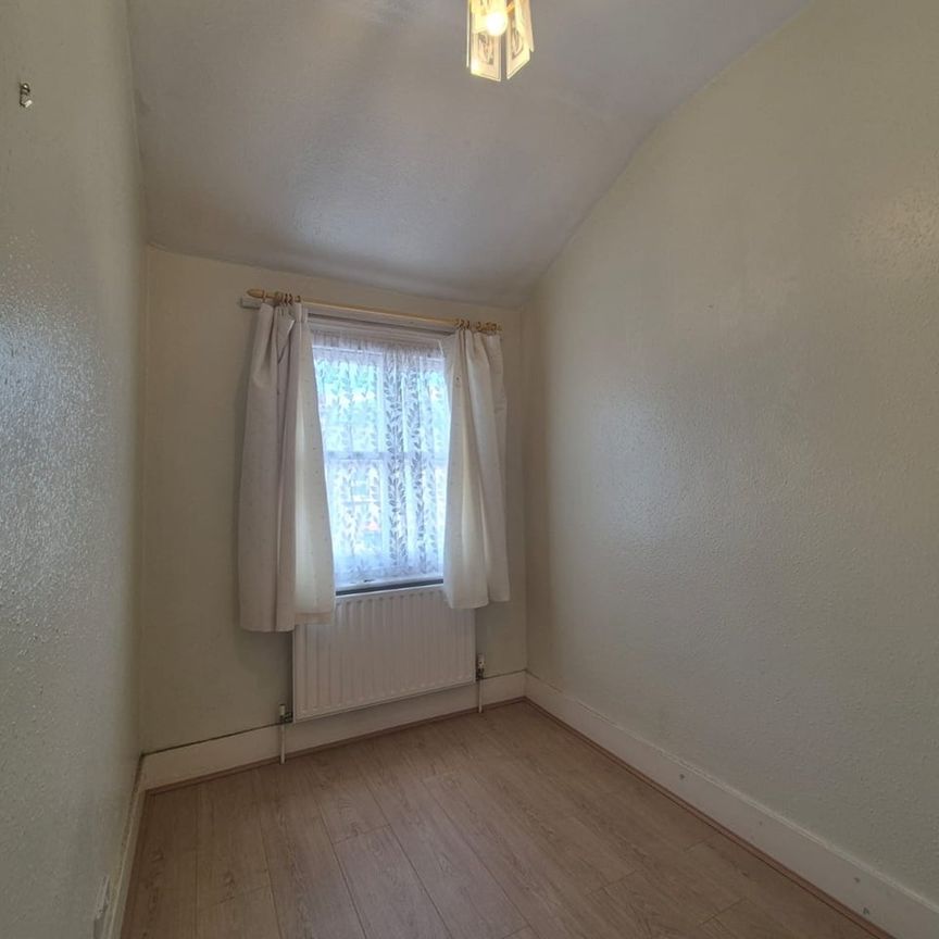 3 Bed Terraced House, Quainton St, NW10 - Photo 1