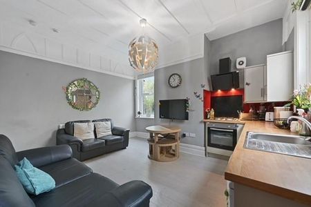 6 bedroom terraced house to rent - Photo 2