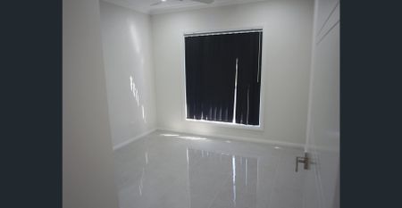 4 Bedroom Practically New House - Photo 2