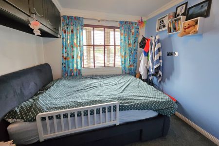 Pear Tree Road, Addlestone, Surrey, KT15 - Photo 5