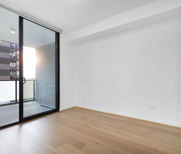 Fifth Floor Apartment in the Heart of Wolli Creek Village - Photo 3