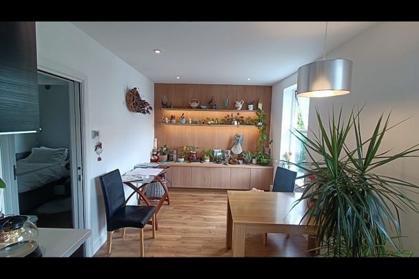 Room in a Shared Flat, Elliott Road, CR7 - Photo 1