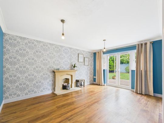 4 bedroom detached house to rent - Photo 1