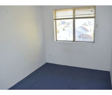 Top-Floor One-Bedroom in the Heart of Enmore - Photo 5
