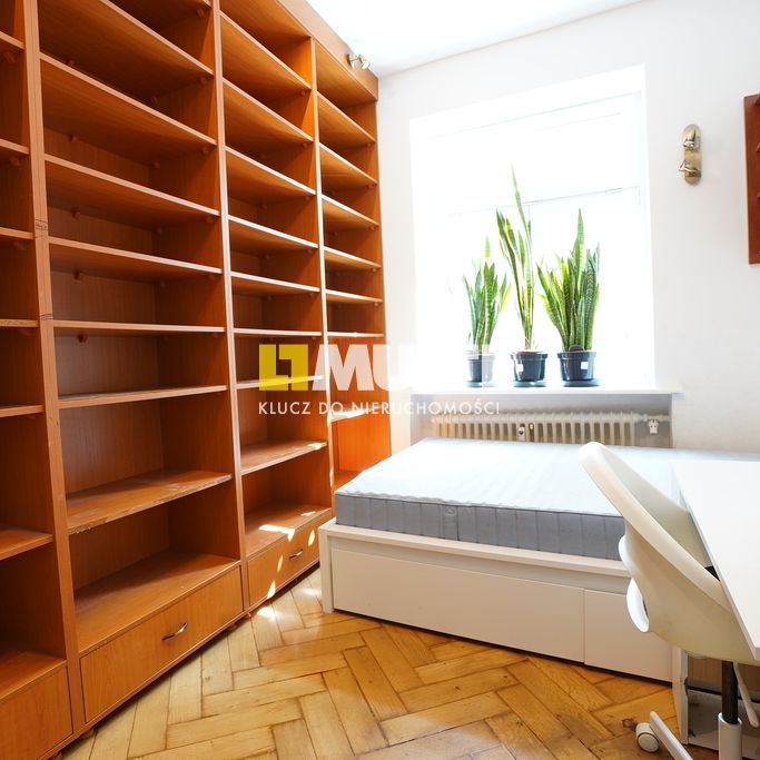 4 pokojowe mieszkanie w kamienicy w stylu Bauhaus - Zdjęcie 1