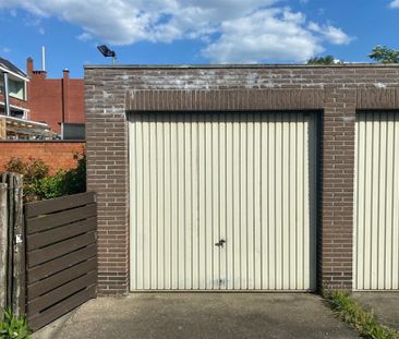 RUIM GELIJKSVLOER 2 SLPKMRS APPARTEMENT MET TUIN EN GARAGEBOX - Photo 1