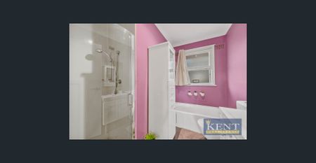 Convenient Top-Floor 2-Bedroom Residence - Photo 5