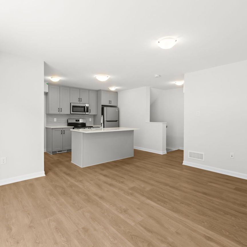 For Lease - 1108 Creekway Private, Kanata, Ontario - Photo 1