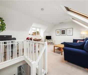 2 Bed Flat, Tooting, SW17 - Photo 2