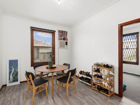 CONVENIENT LOCATION IN GLENDALE - Photo 2