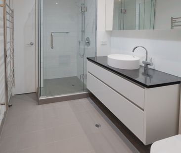 Stunning Fully Furnished Apartment in Viaduct Point - Photo 4