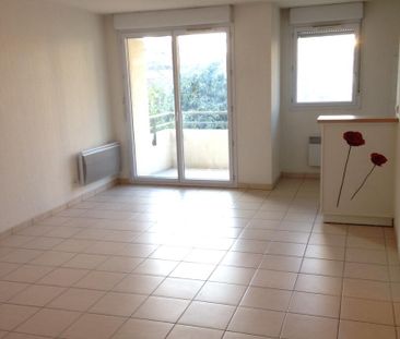 location Appartement T2 DE 43.6m² À MARSEILLE - Photo 1