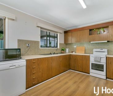 Spacious 3 Bedroom Home - Photo 6