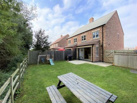 3 bedroom semi-detached house to rent - Photo 4