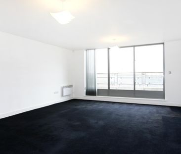 1 bedroom penthouse to rent - Photo 2